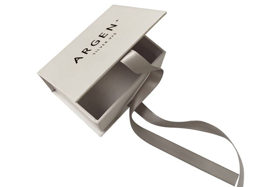 Boîte-cadeau en papier avec logo personnalisé