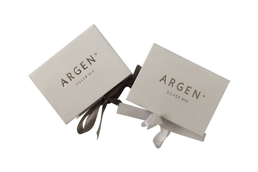 Boîte-cadeau en papier avec logo personnalisé
