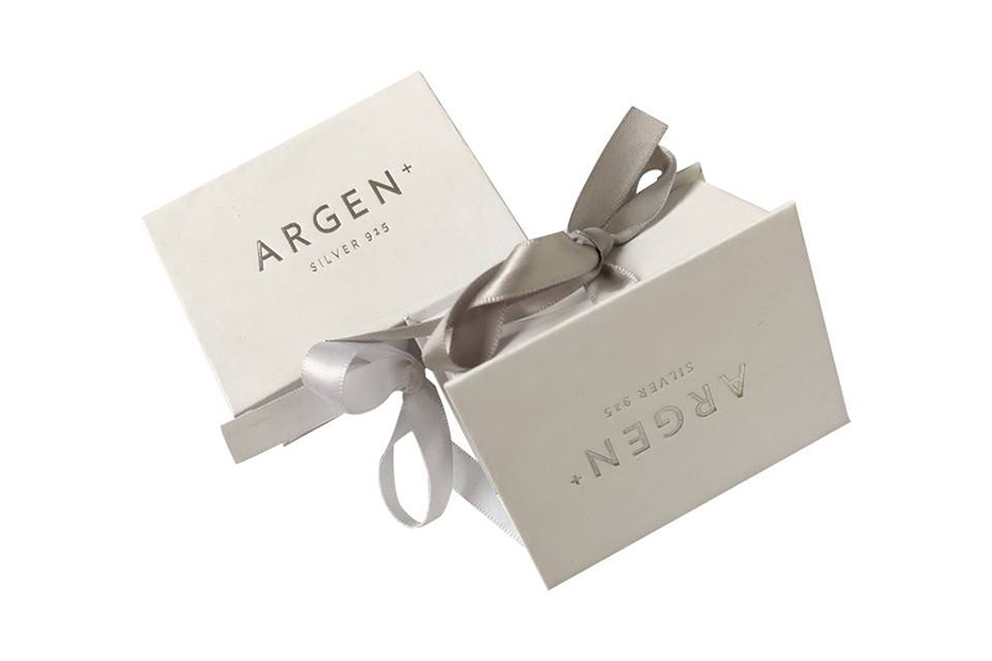 Boîte-cadeau en papier avec logo personnalisé