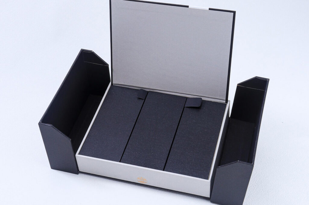 Coffret cadeau personnalisé noir à fermeture magnétique