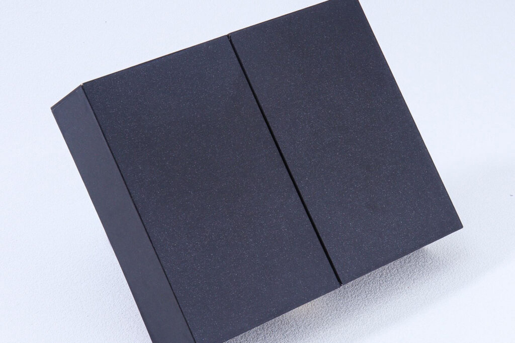 Coffret cadeau personnalisé noir à fermeture magnétique