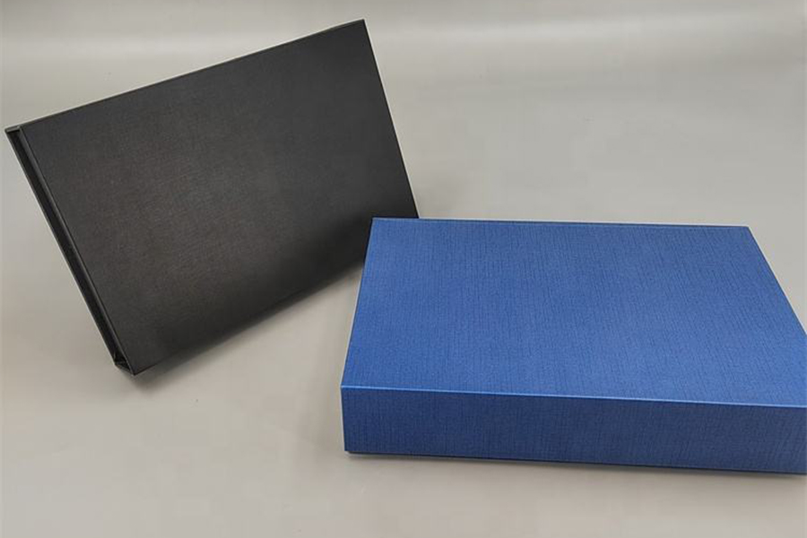 Boîtes d'emballage en papier couché aux formes personnalisées