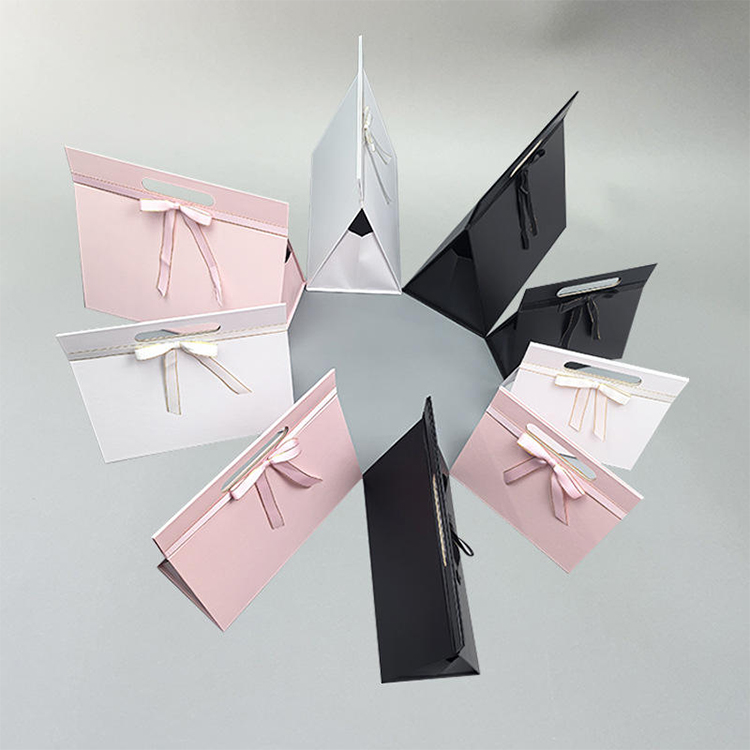 Papier cadeau magnétique pliable pour boîtes de formes irrégulières