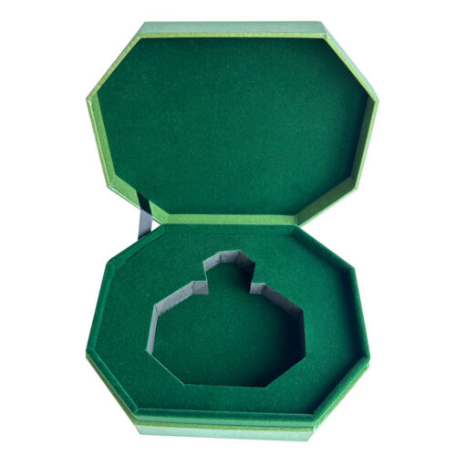 Coffret cadeau de parfum ouvert avec un insert vert floqué pour le flacon Coffret cadeau de parfum ouvert avec un insert vert floqué pour le flacon